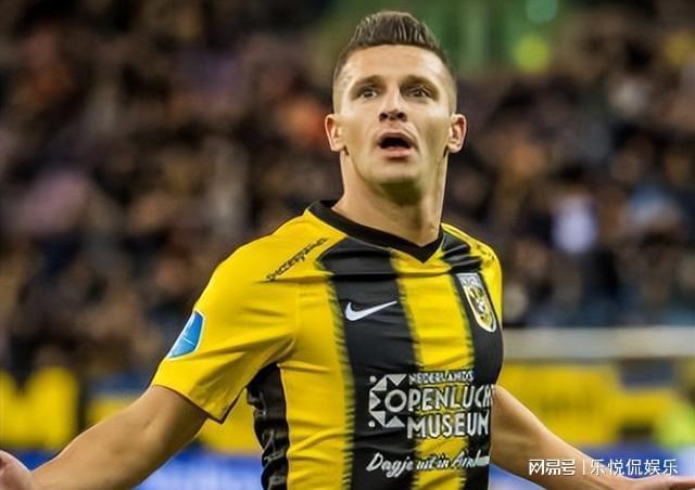 随着他的表 随着他的表