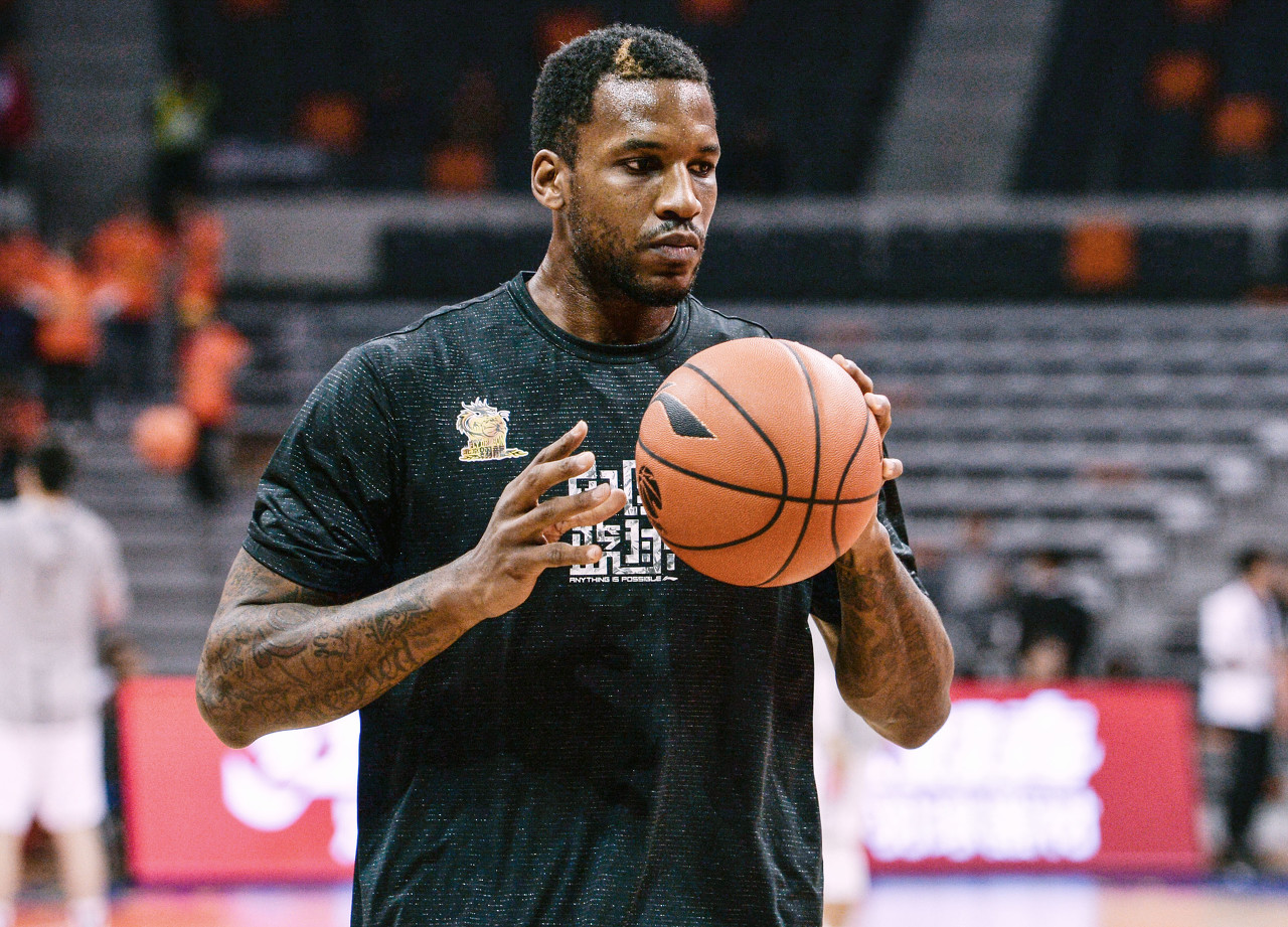 8人紧缩 8人紧缩